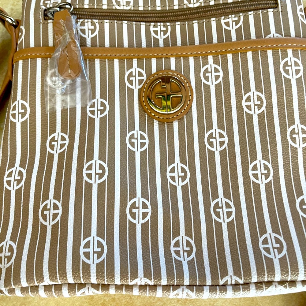 ✨HP✨ NWOT “GIANI BERNINI” TAN/BEIGE CROSSBODY PURSE WITH ADJUSTABLE STRAP - Picture 9 of 9